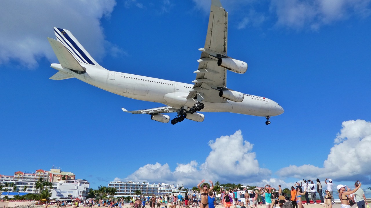 暑運航空旅客，繁忙天空中的流動風景線風采