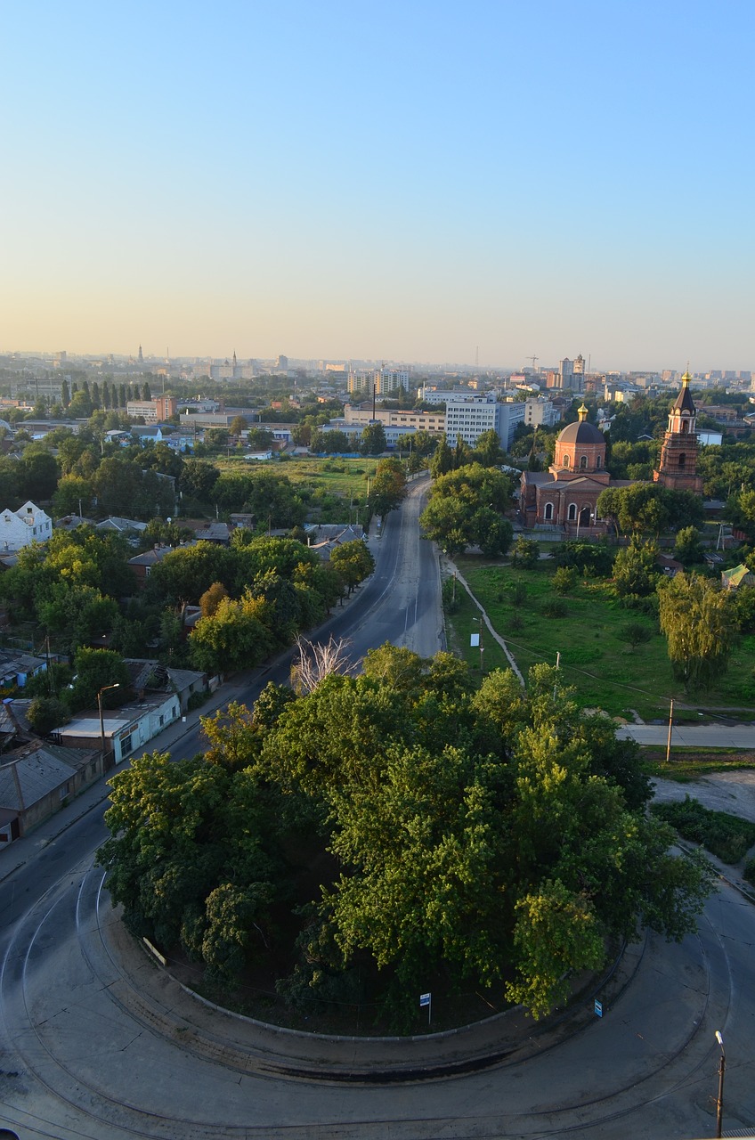 鄭州市城東路與石化路交匯點(diǎn)，城市繁華與歷史的交融之處