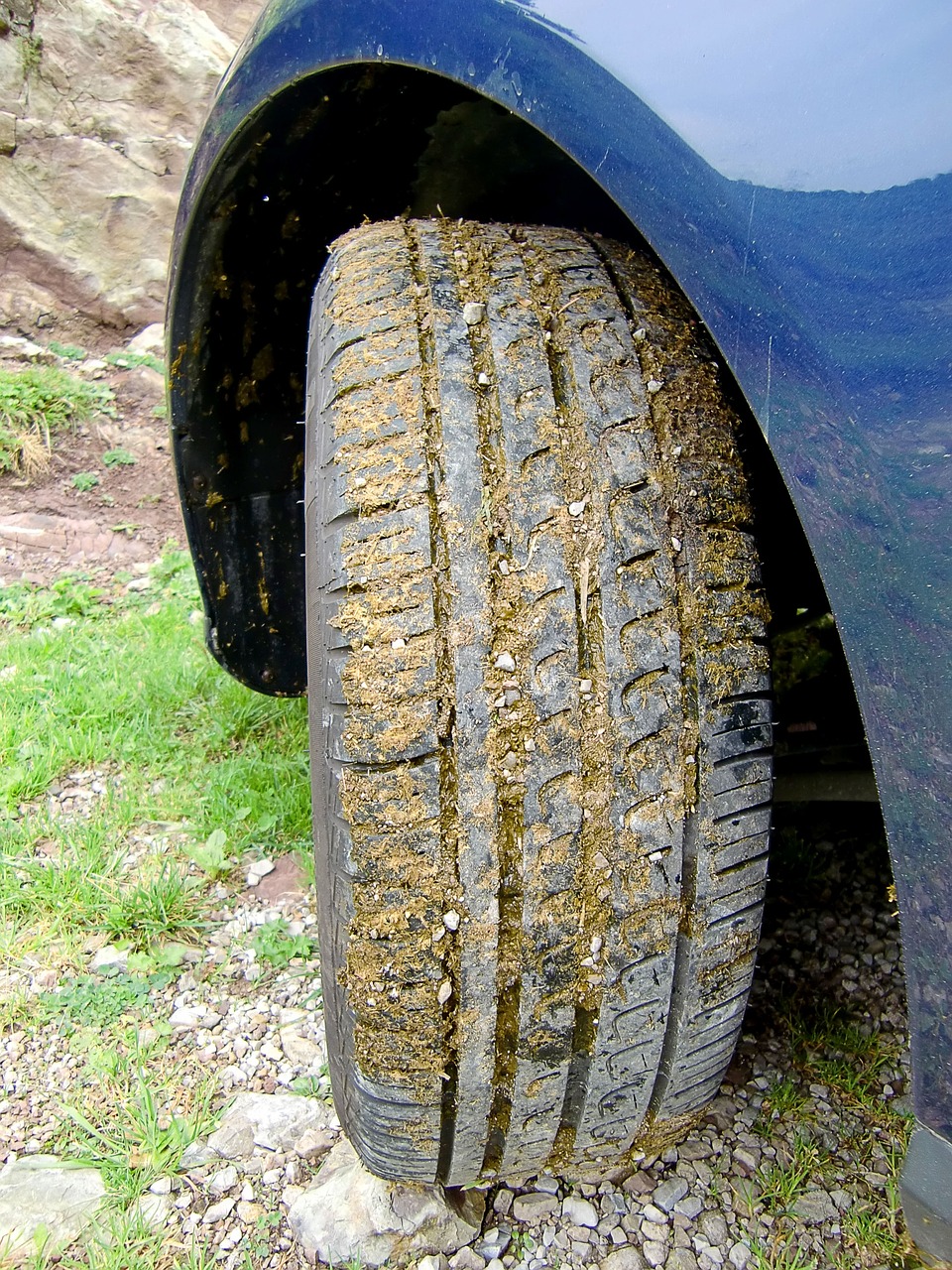 探究配備415輪胎車型的性能與特點(diǎn)分析